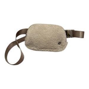 Lululemon Everywhere Belt Bag Sherpa Faux Fur Beige 1L